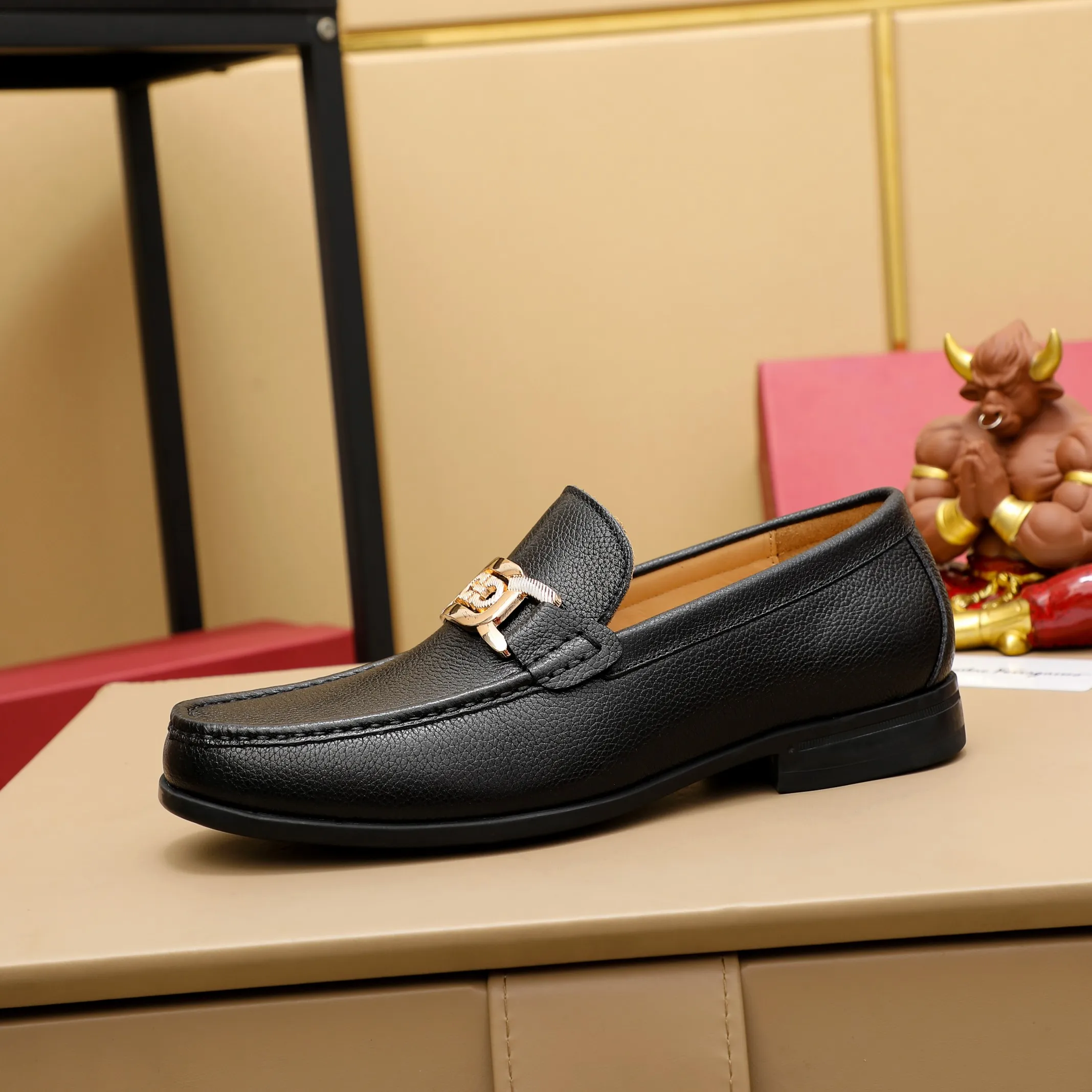 Men's clothing and shoes 💰460 🔥Ferragamo's new men's casual slip-on shoes🇨🇳Official website original 1:1 mold opening, original quality💯Fine workmanship, high-end luxury☘The upper is made of imported Italian first-layer cowhide🌴Luxury🐂leather lining🍓Rubber wear-resistant and non-slip outsole, breathable and comfortable to wear🍍The first choice for high-end men, black, size 38-45